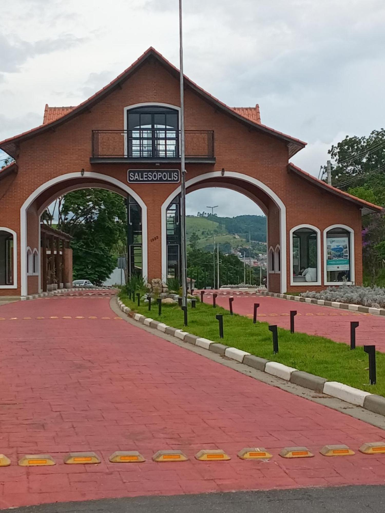 Вилла Chacara Ladeira De Pedra Салезополис Экстерьер фото